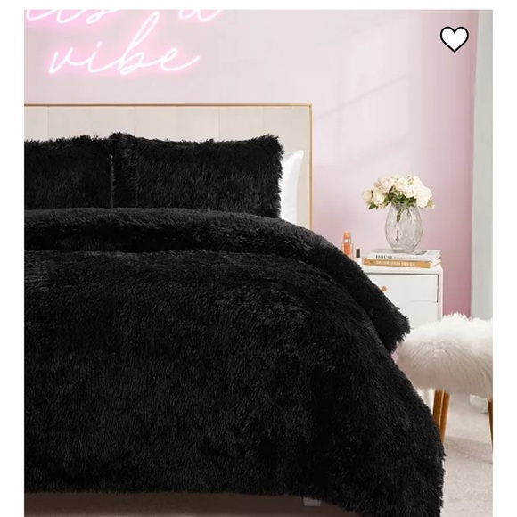 Juicy Couture Black
Shaggy Faux Fur 3-Pc. Comforter Set, Full/Queen - Picture 1 of 10